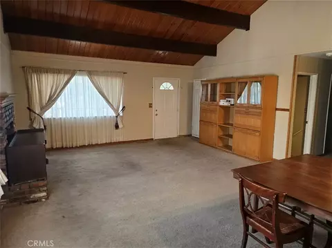 981 Lausanne Dr, Crestline, CA 92325 photo 2
