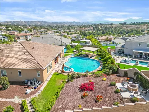 View/Area - 16282 Ginger Crk, Riverside, CA 92504 photo 4 of 6