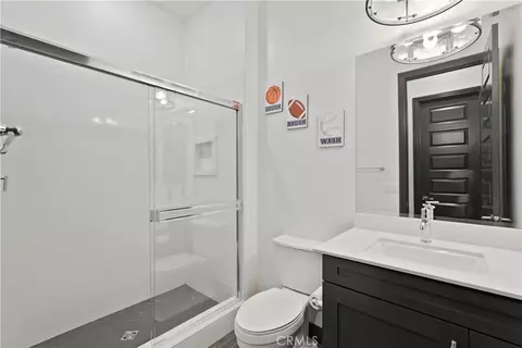 Bath - 16282 Ginger Crk, Riverside, CA 92504 photo 2 of 4