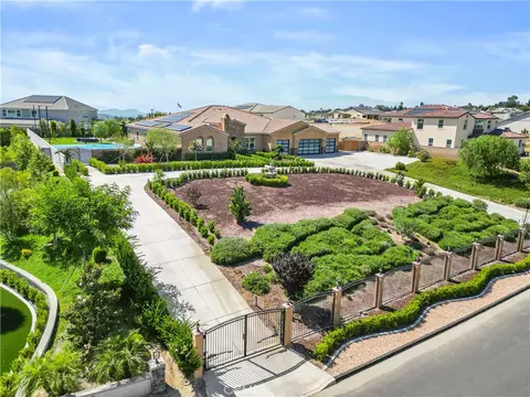 View/Area - 16282 Ginger Crk, Riverside, CA 92504 photo 2 of 6