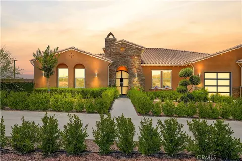 Exterior - 16282 Ginger Crk, Riverside, CA 92504 photo 5 of 17