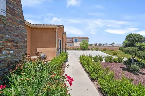 Exterior - 16282 Ginger Crk, Riverside, CA 92504 photo 4 of 17