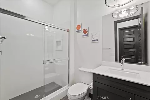 Bath - 16282 Ginger Crk, Riverside, CA 92504 photo 2 of 4