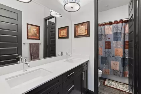 Bath - 16282 Ginger Crk, Riverside, CA 92504 photo 1 of 4