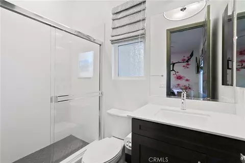 Bath - 16282 Ginger Crk, Riverside, CA 92504 photo 3 of 4