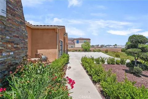Exterior - 16282 Ginger Crk, Riverside, CA 92504 photo 7 of 17