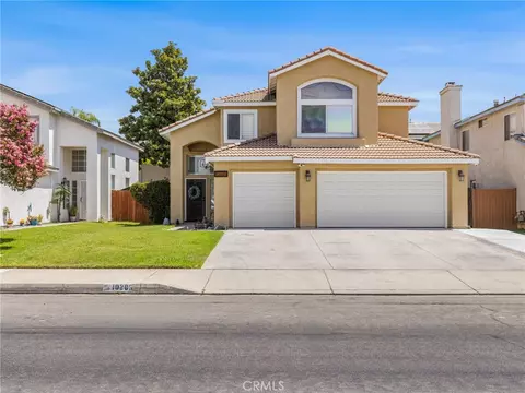 Exterior - 10285 Agate Ave, Mentone, CA 92359 photo 2 of 9