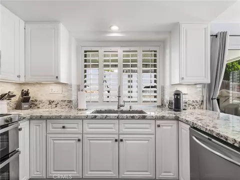 Kitchen - 10285 Agate Ave, Mentone, CA 92359 photo 3 of 6