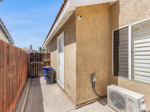 Exterior - 10285 Agate Ave, Mentone, CA 92359 photo 7 of 9