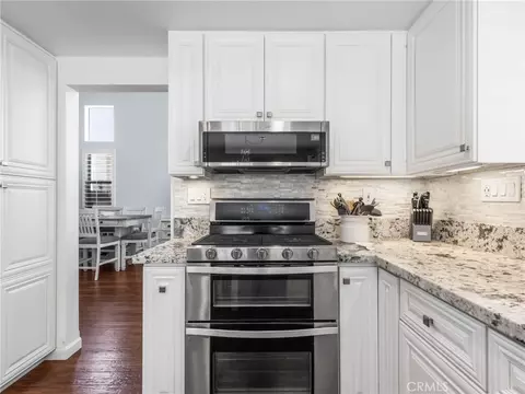 Kitchen - 10285 Agate Ave, Mentone, CA 92359 photo 4 of 6