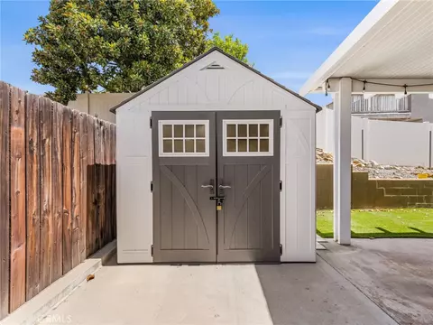 Exterior - 10285 Agate Ave, Mentone, CA 92359 photo 5 of 9