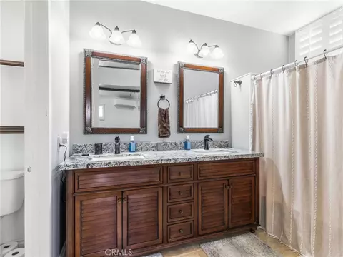 Bath - 10285 Agate Ave, Mentone, CA 92359 photo 2 of 5