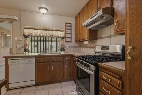 Kitchen - 3148 Atlantic Ave, Highland, CA 92346 photo 4 of 4