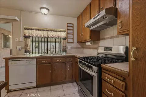 Kitchen - 3148 Atlantic Ave, Highland, CA 92346 photo 4 of 4