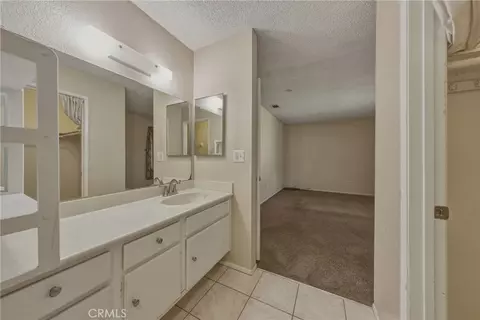 Bath - 3148 Atlantic Ave, Highland, CA 92346 photo 2 of 3