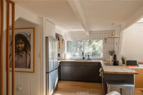 Kitchen - 399 Rainier Rd, Lake Arrowhead, CA 92352 photo 3 of 3