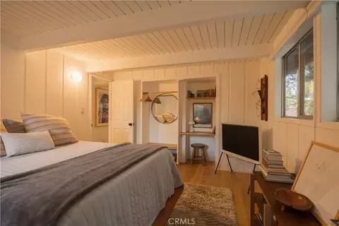Bedroom - 399 Rainier Rd, Lake Arrowhead, CA 92352 photo 6 of 13
