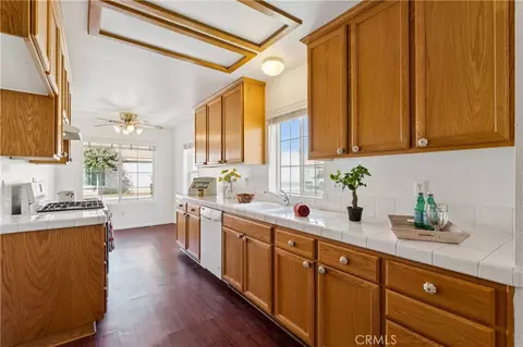 Kitchen - 11561 Park Ln, Apple Valley, CA 92308 photo 1 of 3