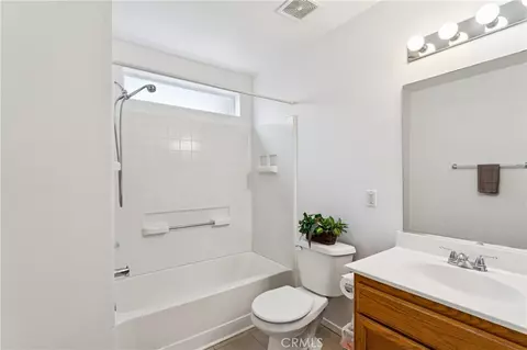 Bath - 11561 Park Ln, Apple Valley, CA 92308 photo 1 of 2