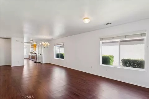 Living - 11561 Park Ln, Apple Valley, CA 92308 photo 3 of 5