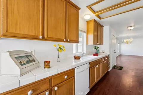 Kitchen - 11561 Park Ln, Apple Valley, CA 92308 photo 3 of 3