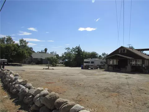 Exterior - 1345 Turquoise Ave, Mentone, CA 92359 photo 3 of 9