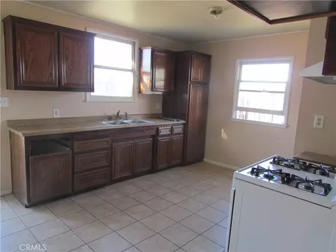 Kitchen - 1345 Turquoise Ave, Mentone, CA 92359 photo 3 of 5