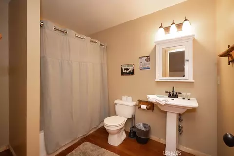 Bath - 630 Summit Blvd, Big Bear Lake, CA 92315 photo 13 of 14