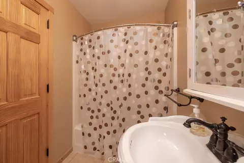 Bath - 630 Summit Blvd, Big Bear Lake, CA 92315 photo 9 of 14