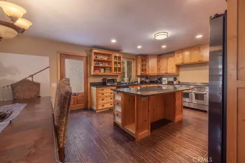 Kitchen - 630 Summit Blvd, Big Bear Lake, CA 92315 photo 3 of 5