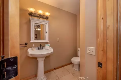 Bath - 630 Summit Blvd, Big Bear Lake, CA 92315 photo 4 of 14