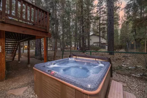 Exterior - 630 Summit Blvd, Big Bear Lake, CA 92315 photo 4 of 4