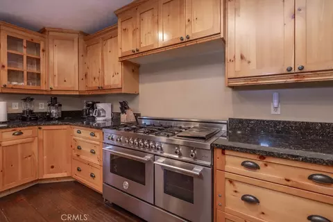 Kitchen - 630 Summit Blvd, Big Bear Lake, CA 92315 photo 2 of 5