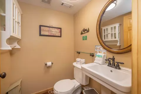 Bath - 630 Summit Blvd, Big Bear Lake, CA 92315 photo 11 of 14