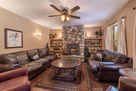 Living - 630 Summit Blvd, Big Bear Lake, CA 92315 photo 4 of 7