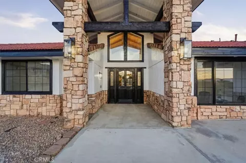 Exterior - 19055 Majela, Apple Valley, CA 92307 photo 2 of 13