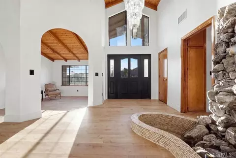 Entry Way - 19055 Majela, Apple Valley, CA 92307 photo 5 of 8
