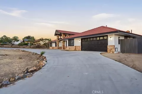Exterior - 19055 Majela, Apple Valley, CA 92307 photo 3 of 13
