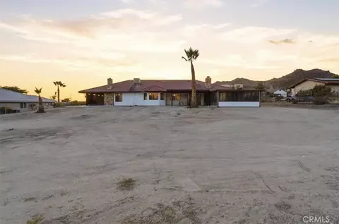 Exterior - 19055 Majela, Apple Valley, CA 92307 photo 6 of 13