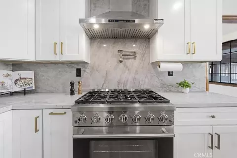 Kitchen - 19055 Majela, Apple Valley, CA 92307 photo 2 of 6