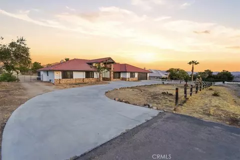 Exterior - 19055 Majela, Apple Valley, CA 92307 photo 4 of 13