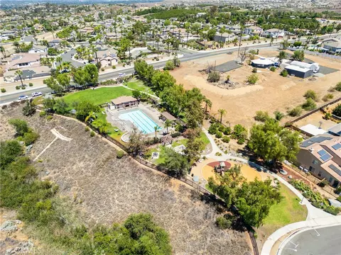 View/Area - 12611 Avocado Way, Riverside, CA 92503 photo 9 of 11