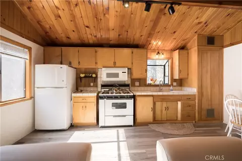 Kitchen - 107 E Aeroplane Blvd, Big Bear City, CA 92314 photo 1 of 2
