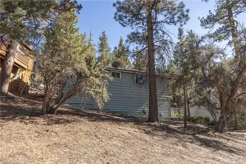 Exterior - 107 E Aeroplane Blvd, Big Bear City, CA 92314 photo 3 of 4