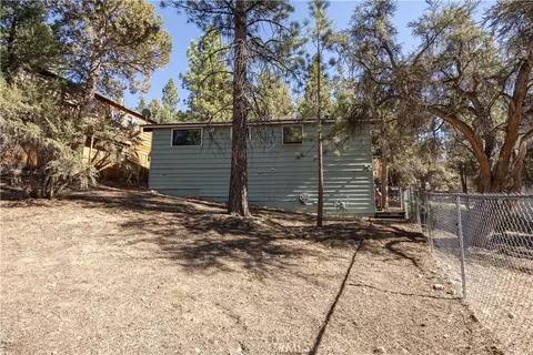 Exterior - 107 E Aeroplane Blvd, Big Bear City, CA 92314 photo 4 of 4