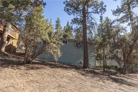 Exterior - 107 E Aeroplane Blvd, Big Bear City, CA 92314 photo 3 of 4