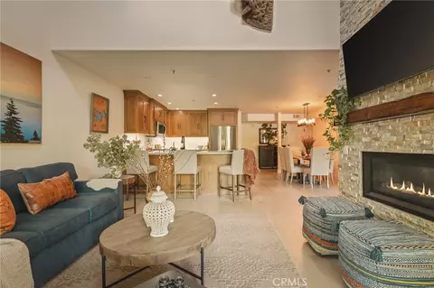 Living - 366 Lake Resort, Lake Arrowhead, CA 92352 photo 4 of 5
