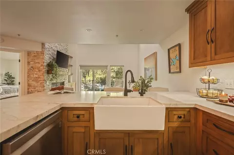 Kitchen - 366 Lake Resort, Lake Arrowhead, CA 92352 photo 1 of 4