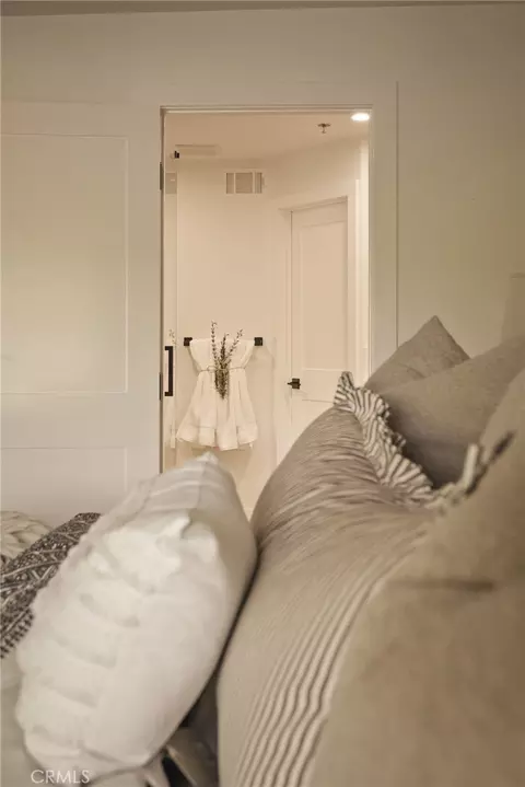 Bedroom - 366 Lake Resort, Lake Arrowhead, CA 92352 photo 9 of 10