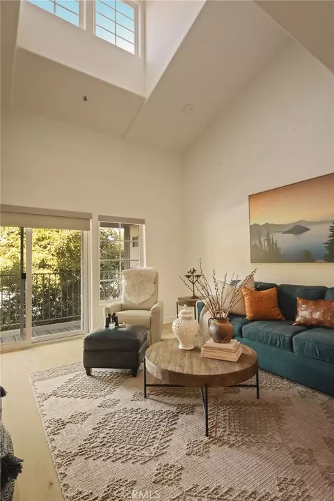 Living - 366 Lake Resort, Lake Arrowhead, CA 92352 photo 5 of 5